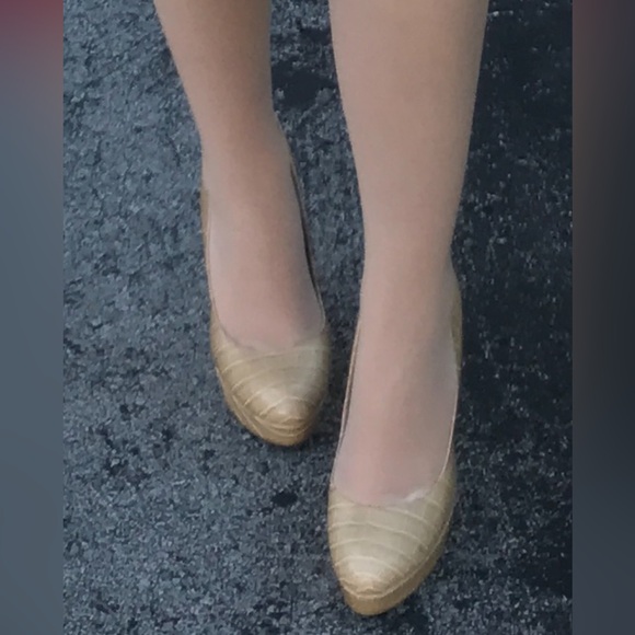 BCBG heels size 8. - Picture 2 of 2